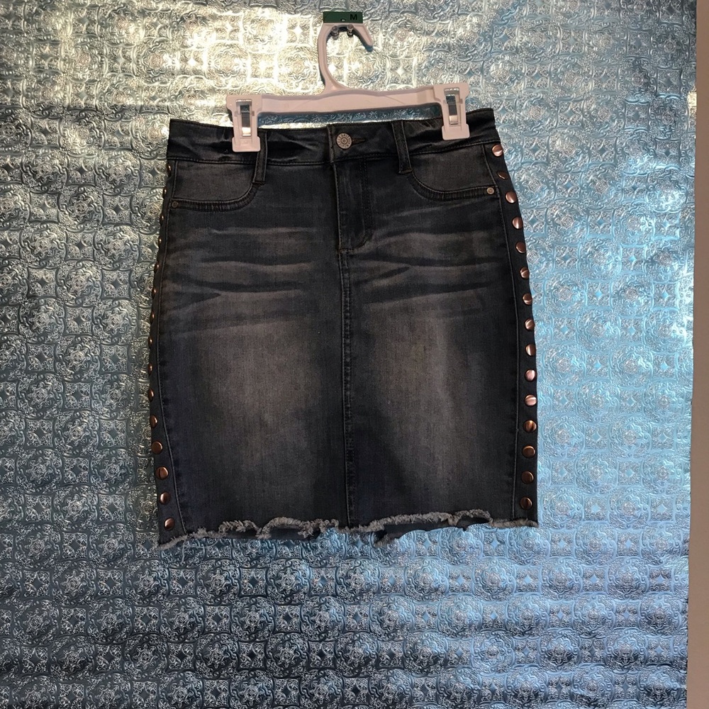 LIGHT WASHED blue denim skirt .